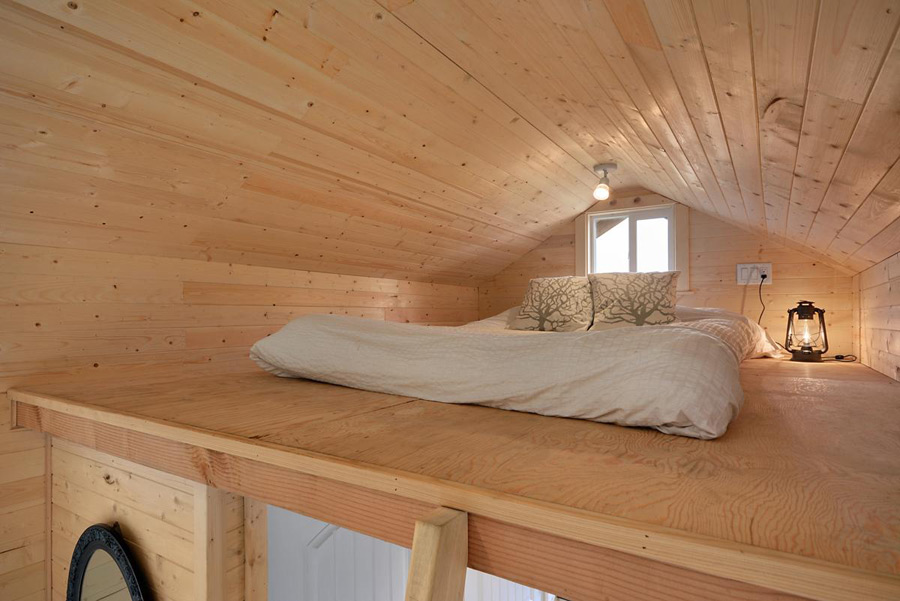 cabin-in-the-woods-tiny-living-10