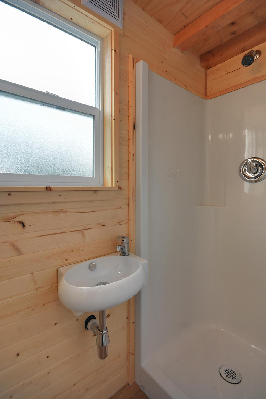 cabin-in-the-woods-tiny-living-9