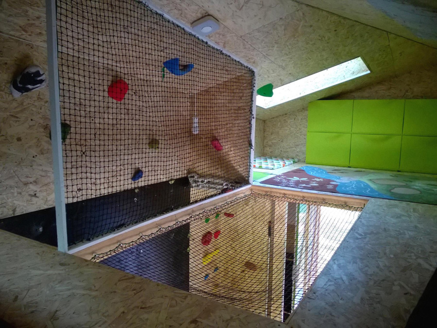 playful-tiny-house-11