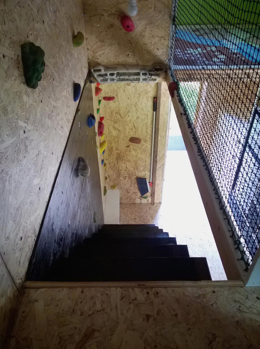 playful-tiny-house-9