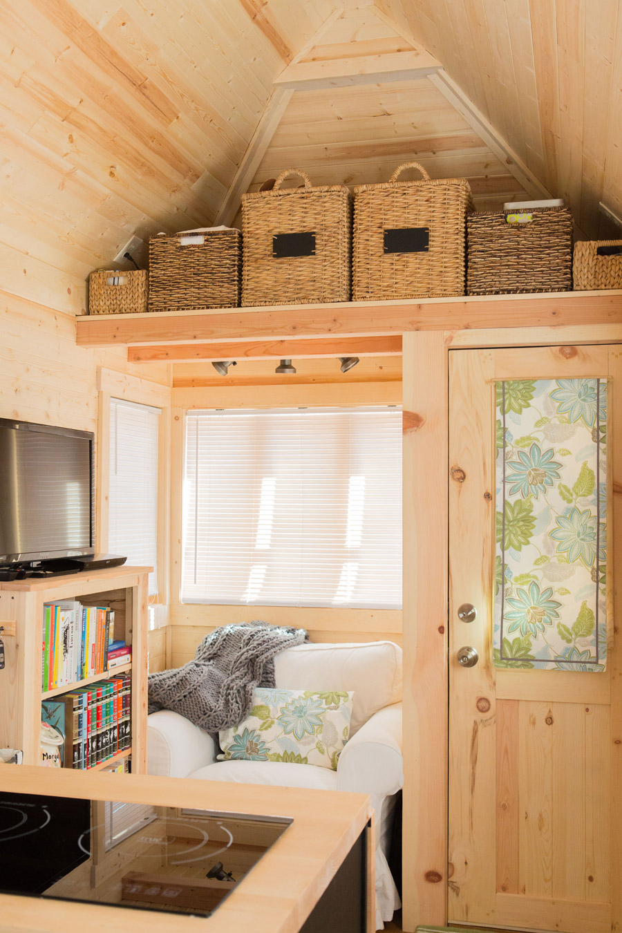 loras-tiny-house-8