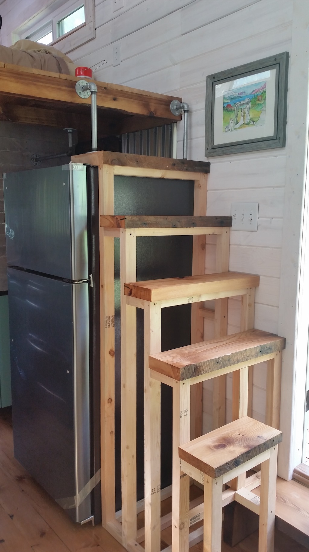 2-dogs-1-cat-tiny-house-11