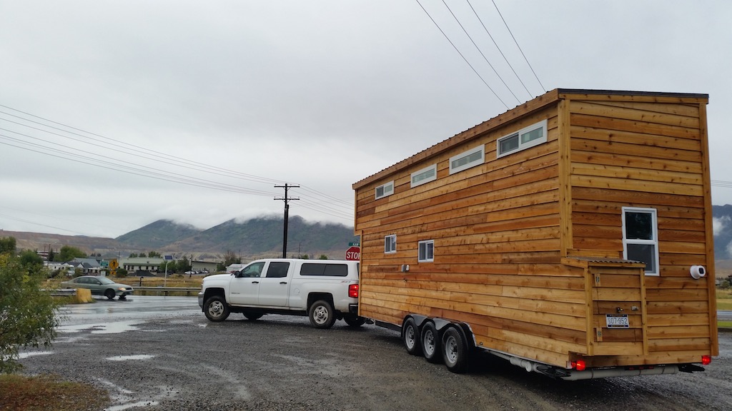 2-dogs-1-cat-tiny-house-14