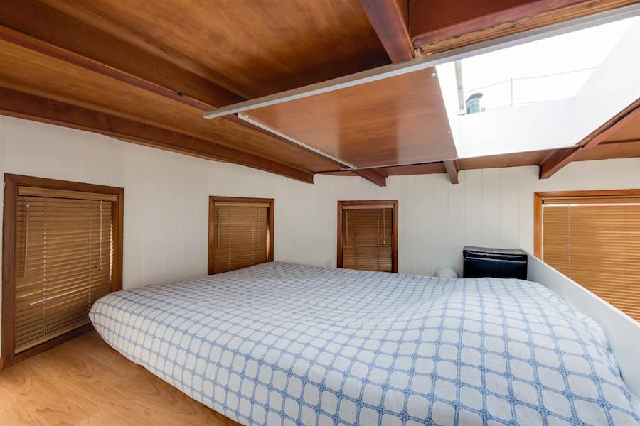 coal-harbour-floating-house-8