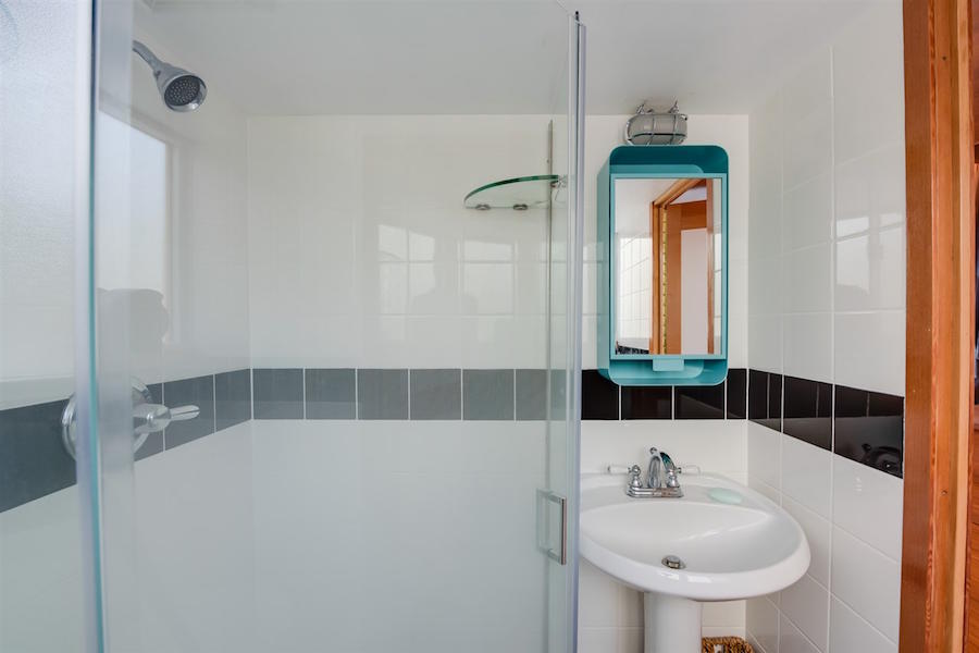 coal-harbour-floating-house-9