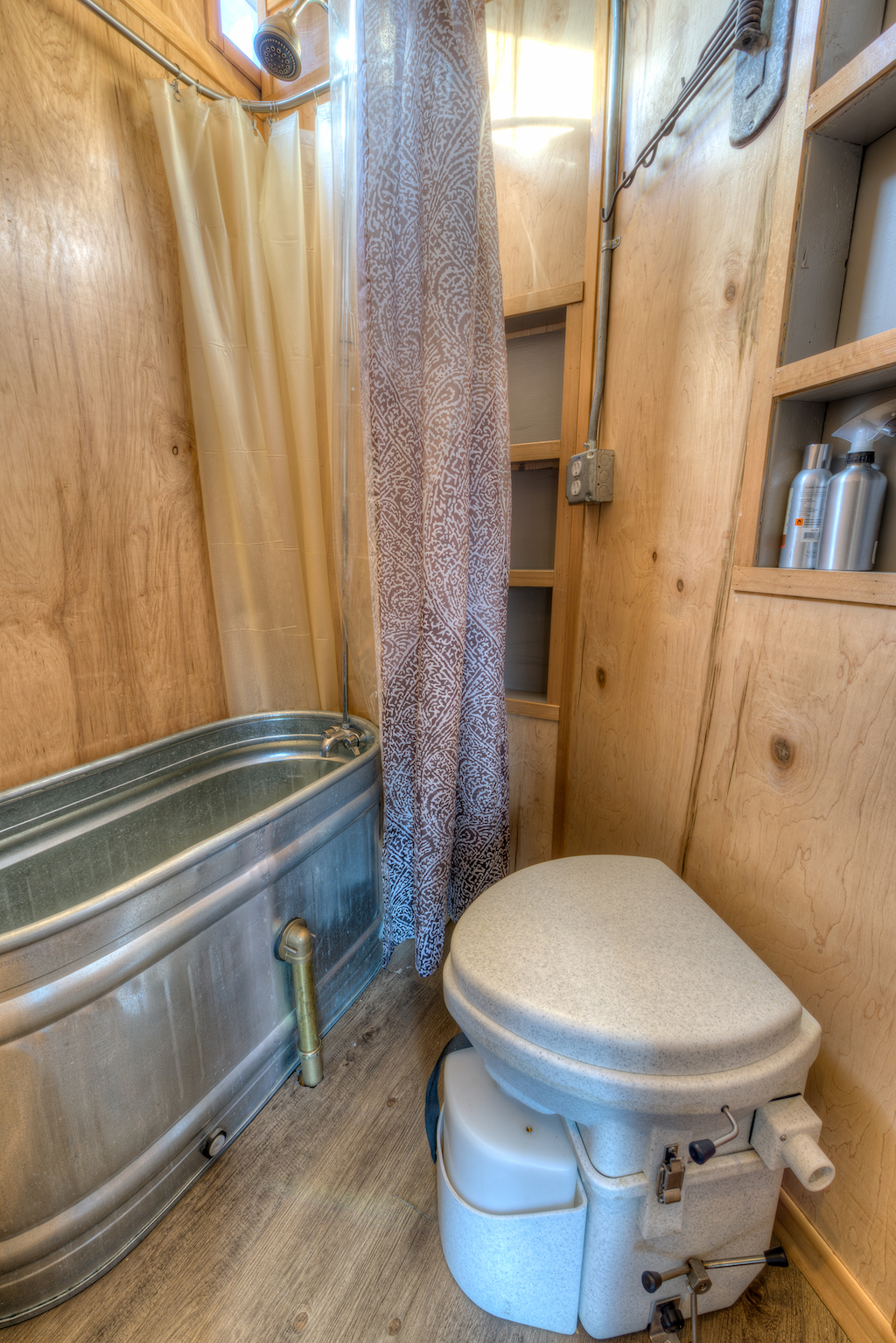 lewis-and-clarks-tiny-house-montana-10