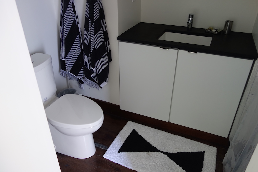 container-homes-airbnb-carolina-beach-nc-11