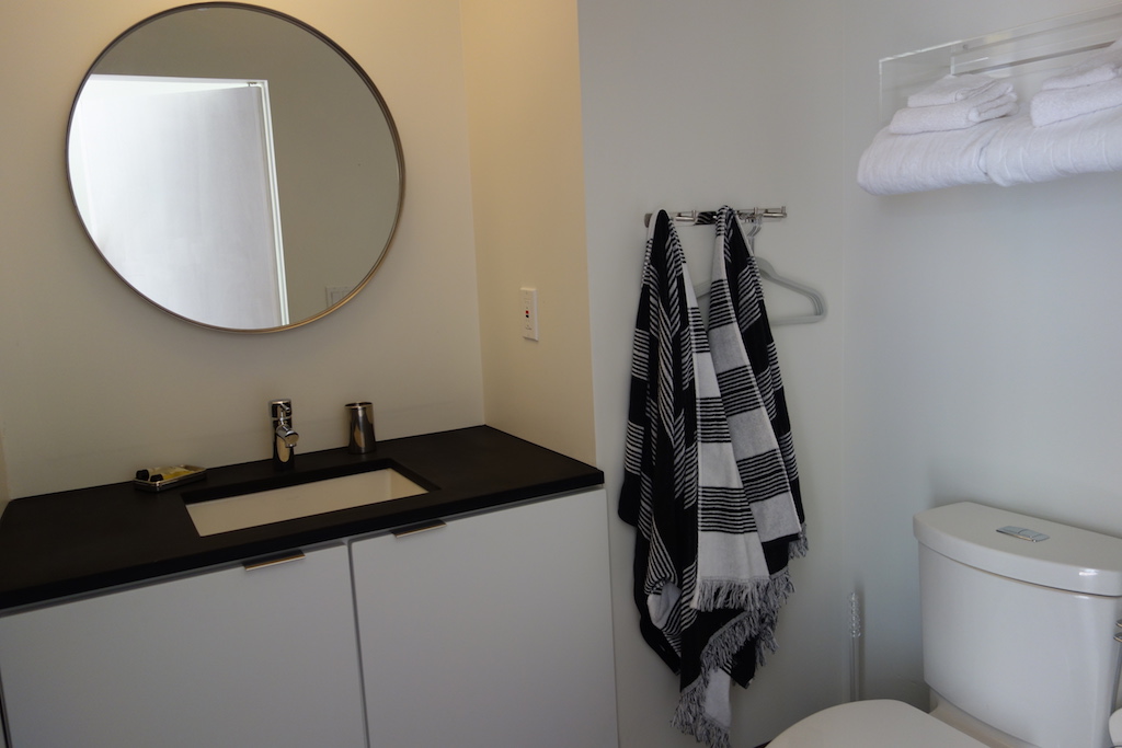 container-homes-airbnb-carolina-beach-nc-13