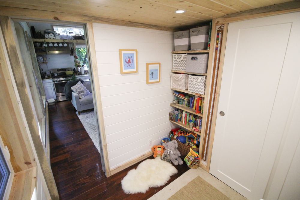 urban-cabin-tiny-portable-cedar-homes-13