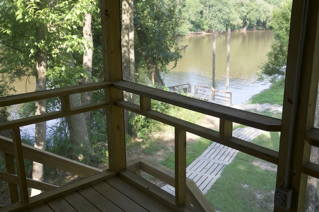 8000-dollar-riverfront-cabin-10
