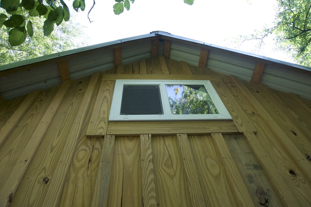 8000-dollar-riverfront-cabin-13