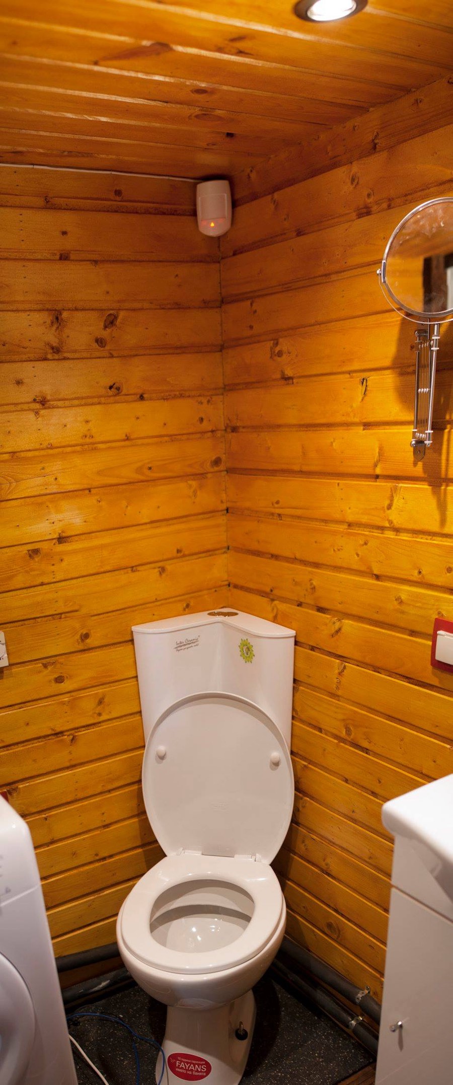 aero-camphouse-tiny-house-bulgaria-8