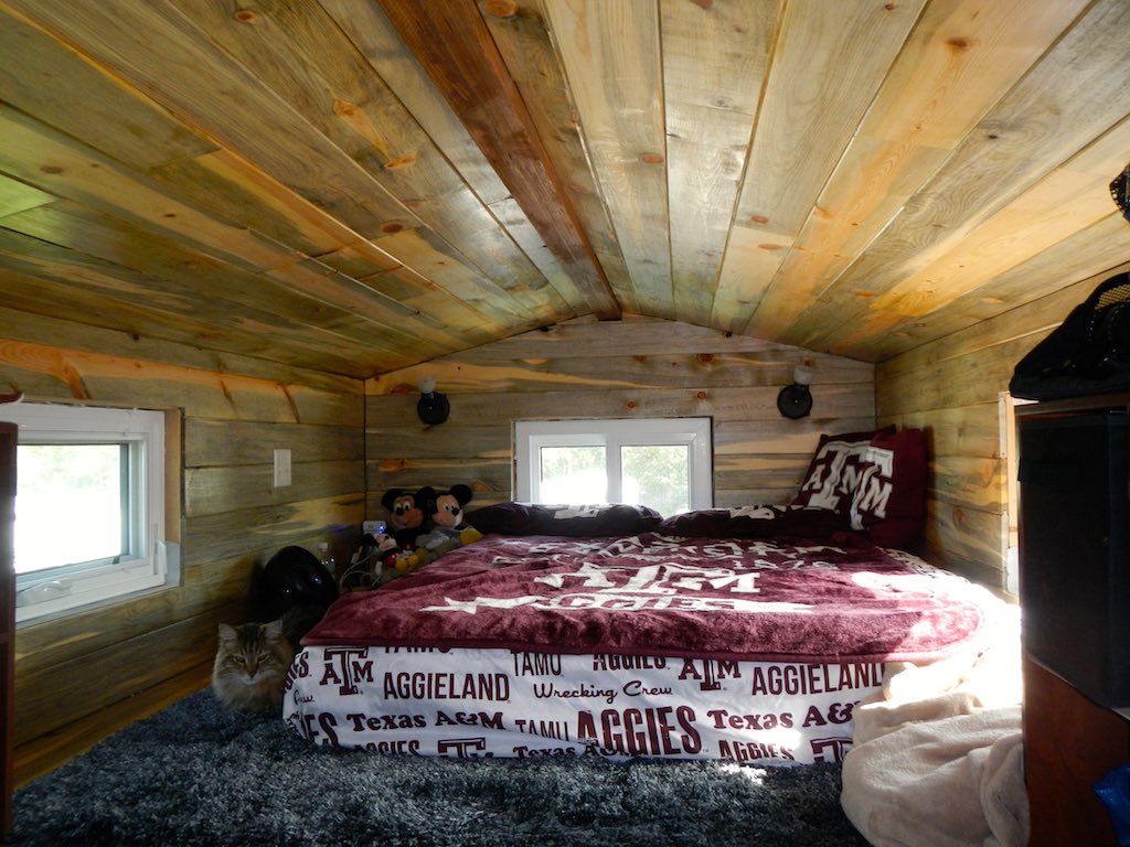 stephanis-tiny-house-college-student-8