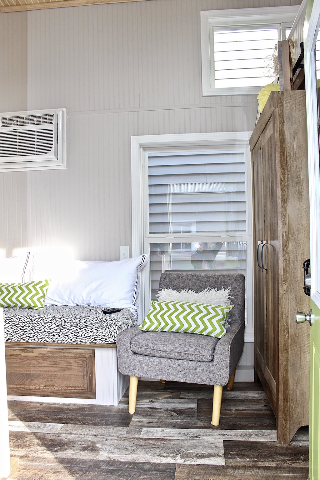 chic-shack-lime-green-mini-mansions-tiny-homes-11