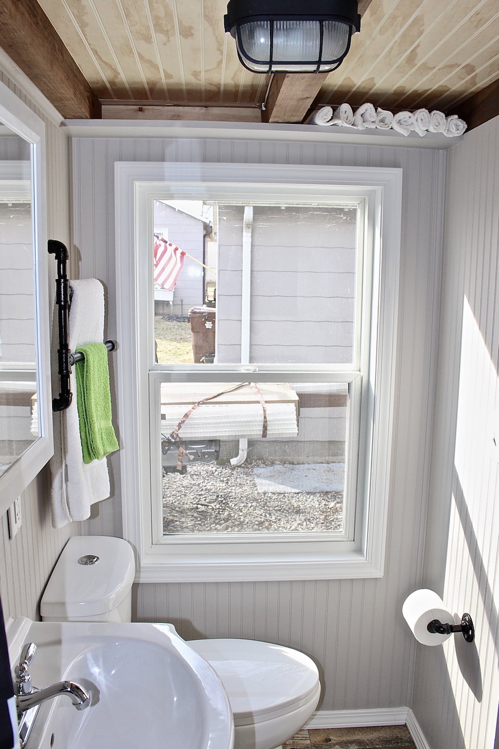 chic-shack-lime-green-mini-mansions-tiny-homes-16