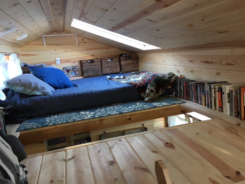 utterly-charming-tiny-house-6