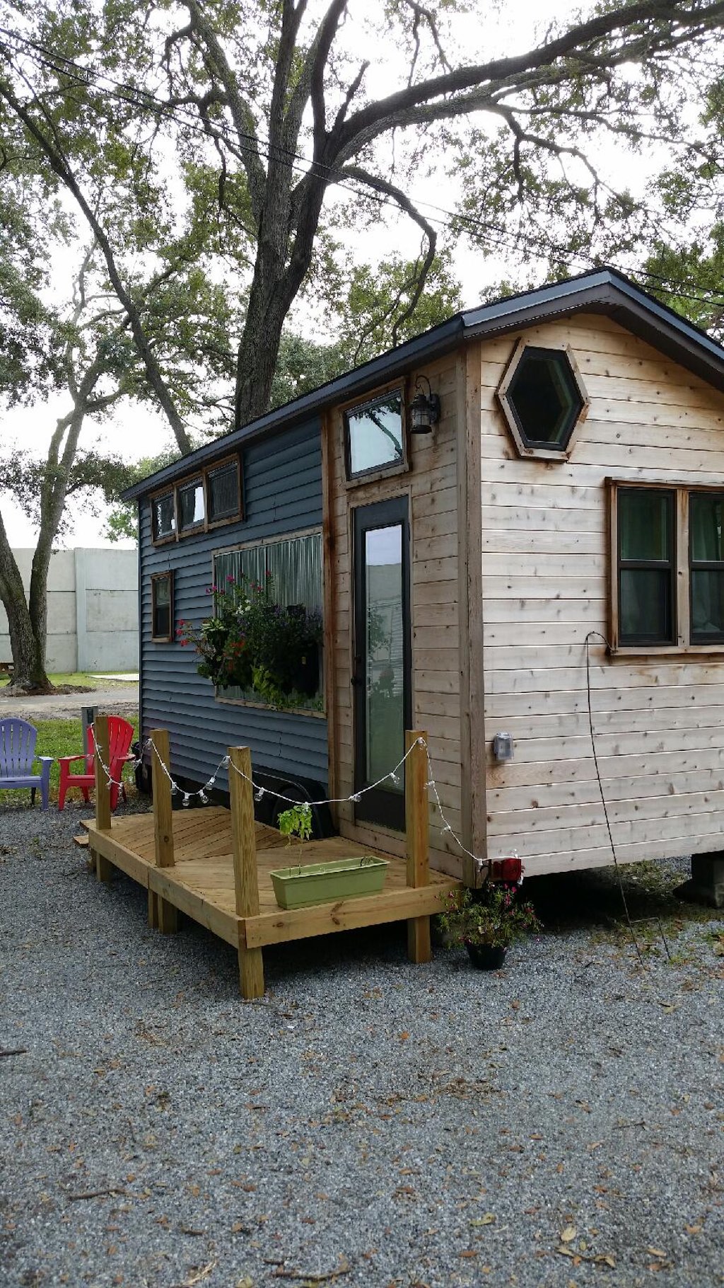 utterly-charming-tiny-house-8