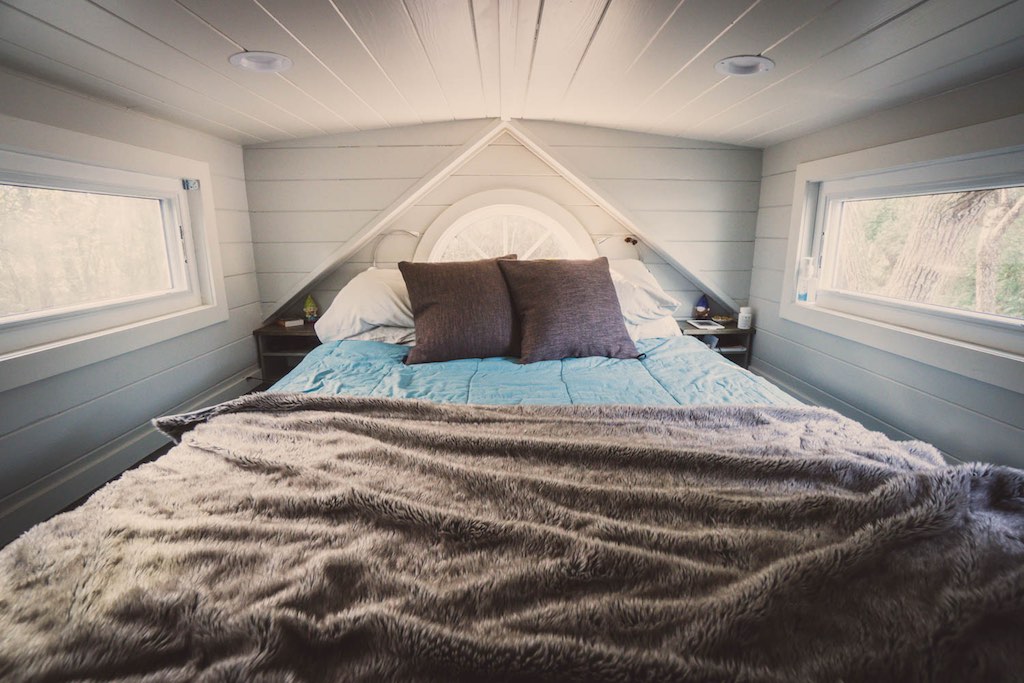 little-bitty-tiny-house-6